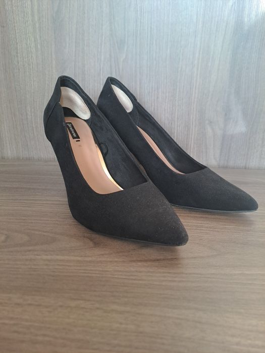 Czarne zamszowe szpilki