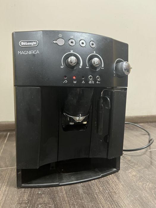 De’Longhi Magnifica (ESAM 3000 / 3200), автоматична, зернова
