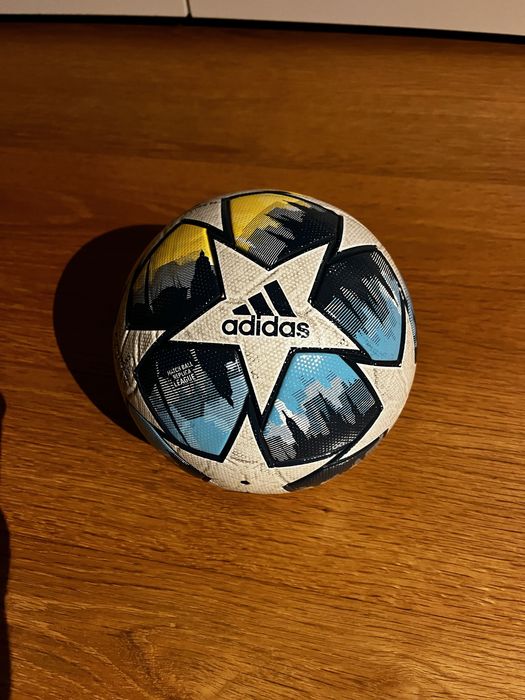 Bola de futebol adidas / luvas de boxe /corda de saltar.