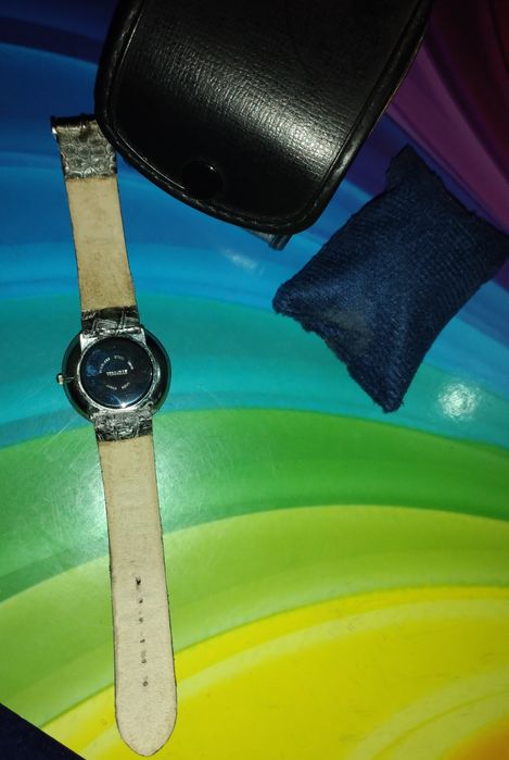 Relógio com madrepérola marca Versaille