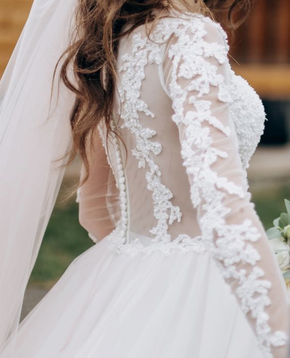 Продам весільну сукню