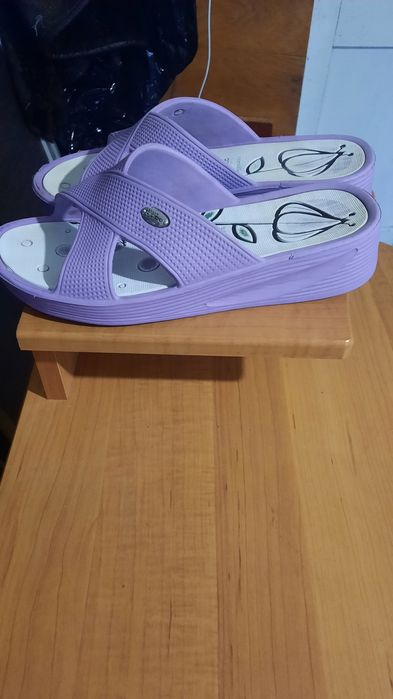 Шлепанцы  женские