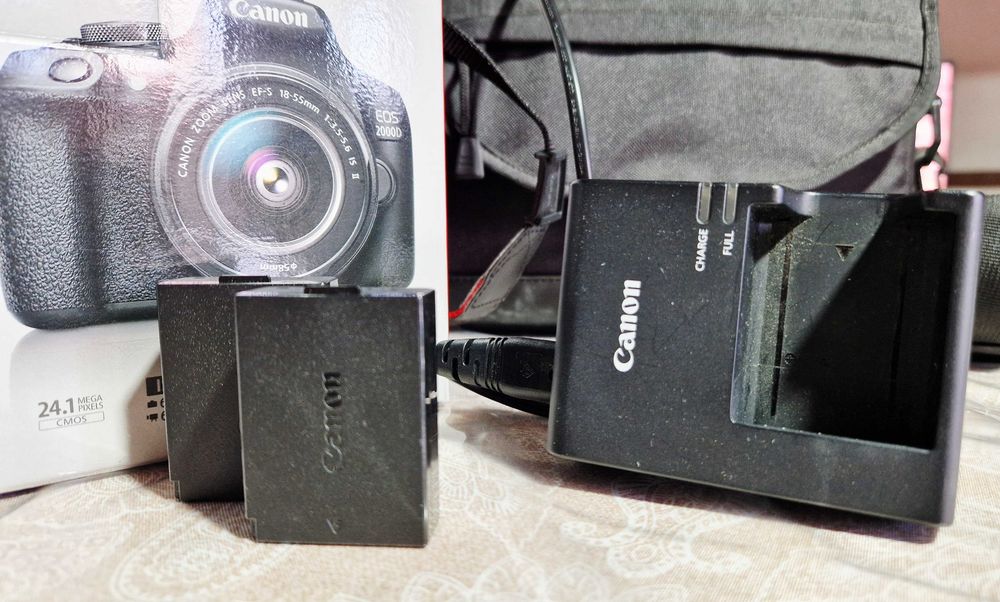 Pack Fotografia Canon EOS 2000D + 2 Lentes + Tripé Hama (Como Novo]