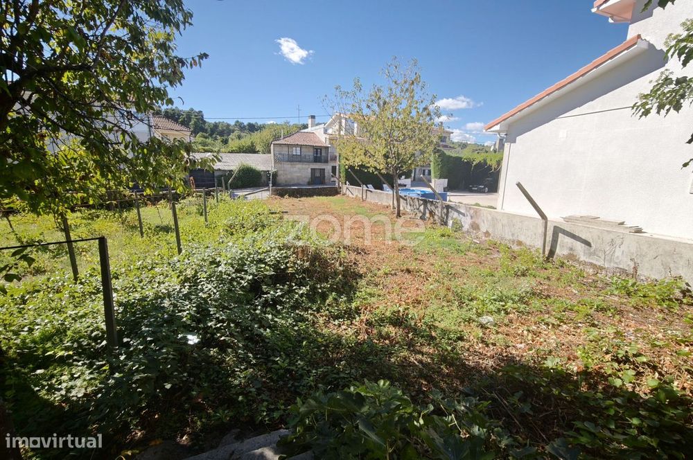 Três Moradias com terreno Pópulo, Alijó