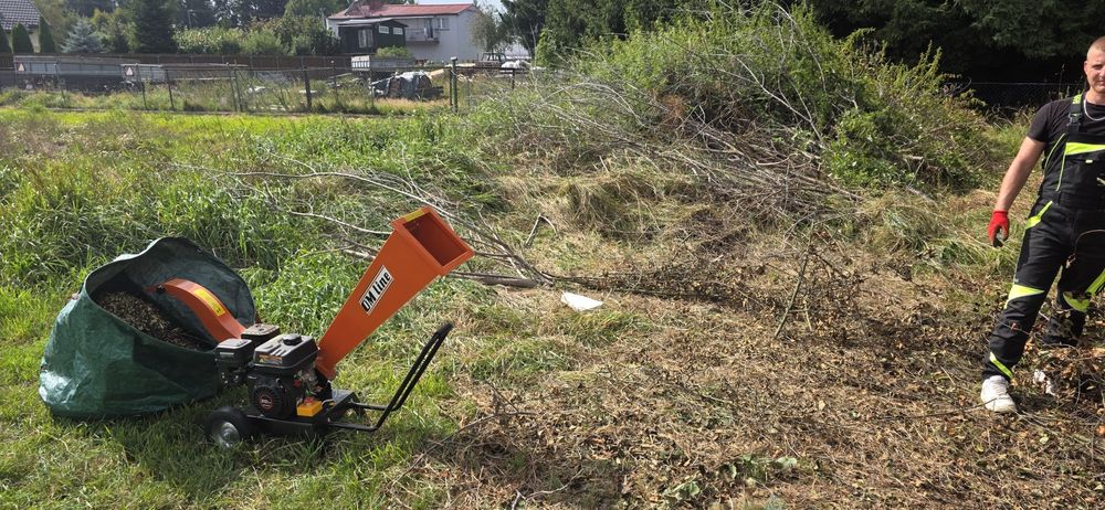 Koszenie trawy. Prace ogrodowe przycinanie , wycinka ,rebak gałęziowy