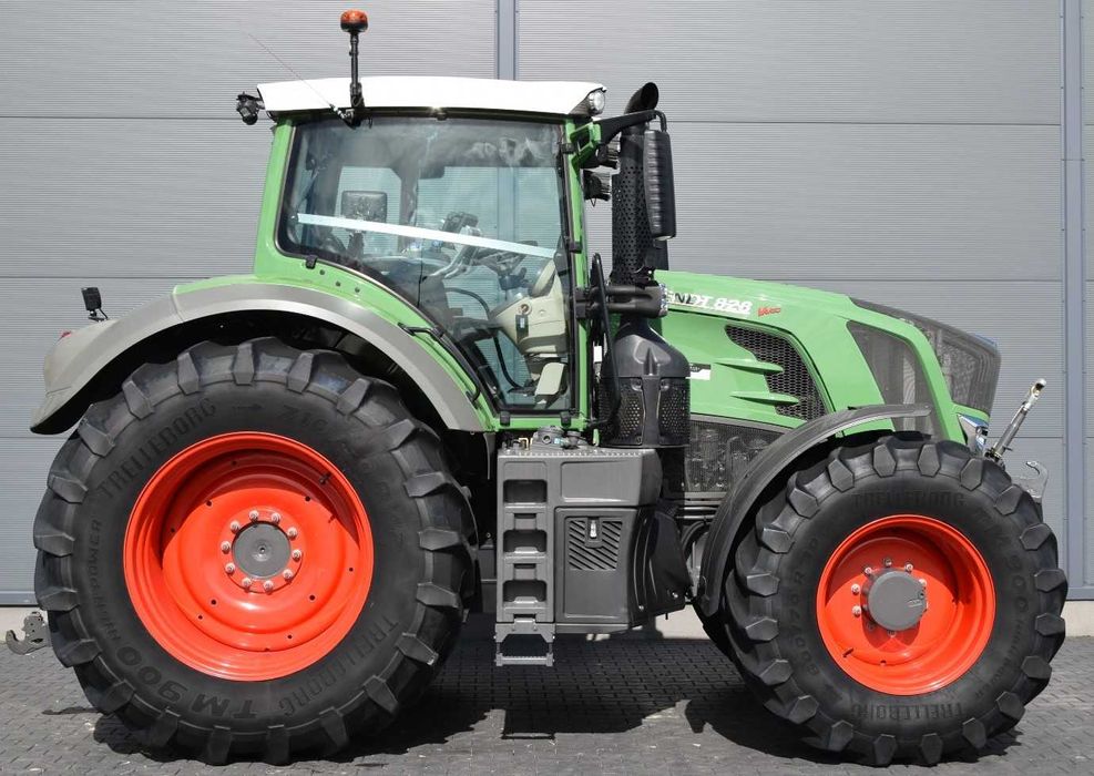 Ciągnik rolniczy Fendt 828 Vario S4 Profi, rok 2015 Navi 1 właściciel