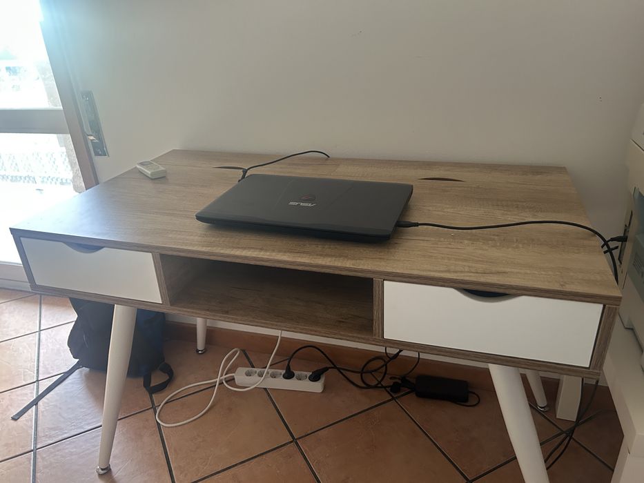 Secretaria como nova