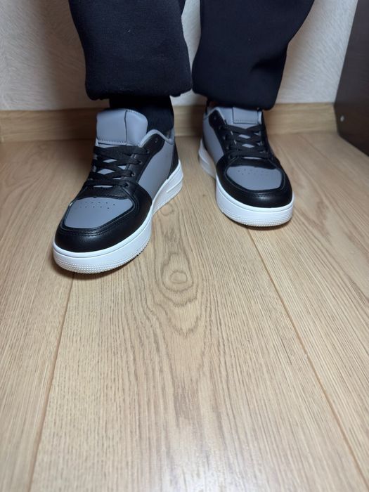 Взуття унісекс 36-41р . Класний варіант для школи