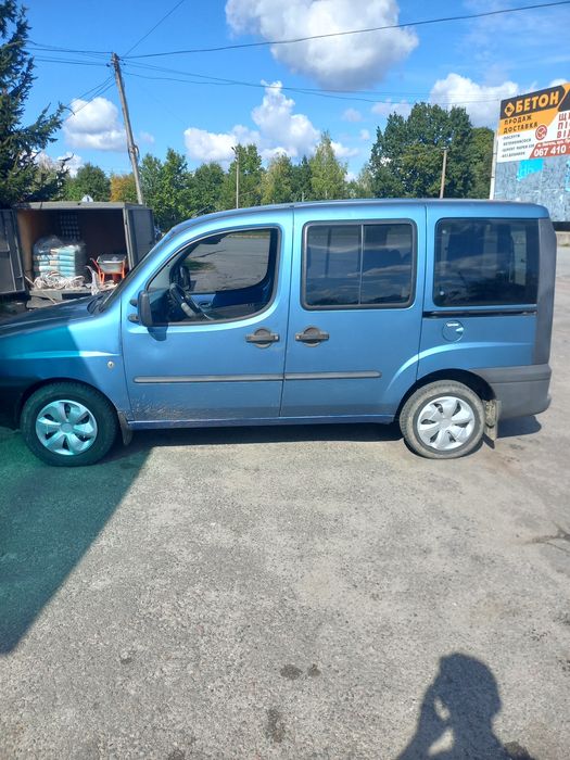 Фіат добло Повний пасажир.