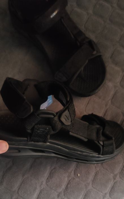 Кросівки , сандалі Skcehers