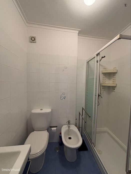 Quarto - localizado em Carcavelos Lisbon