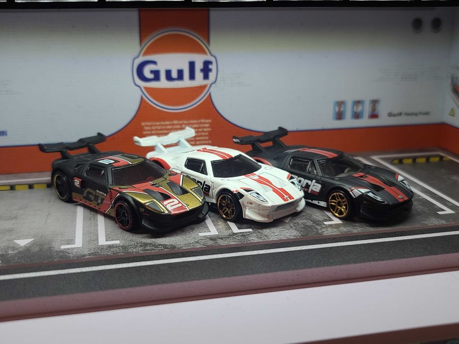 Hot wheels Mystery Models Ford GT40 3 sztuki
