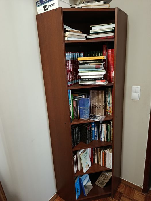 Móvel de canto castanho