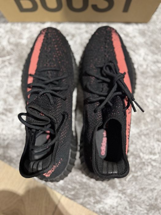 Yeezy Boost 350V2 czarno czarwona