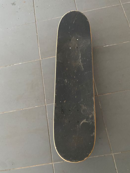 Skate e capacete