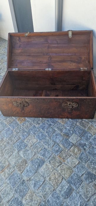 Baú  antigo 125 anos impecavel