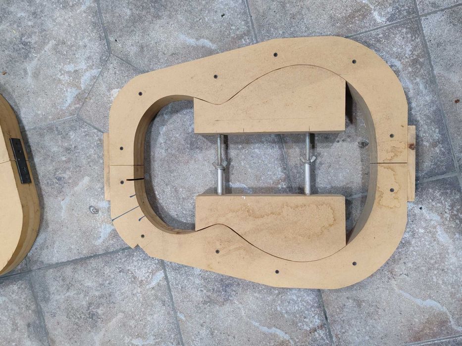 2 moldes para guitarras