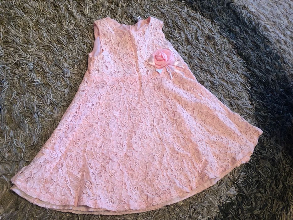 Продам святкові новорічні карнавальні красиві сукні на 3-5 рочків