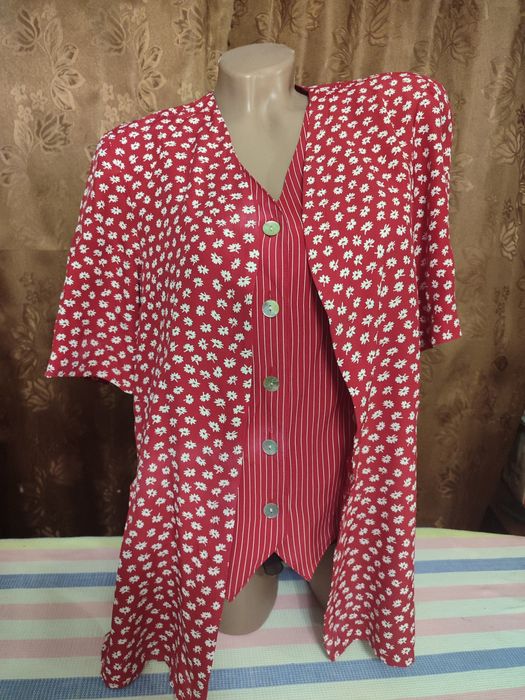 Жіноча блузка в квітковий принт