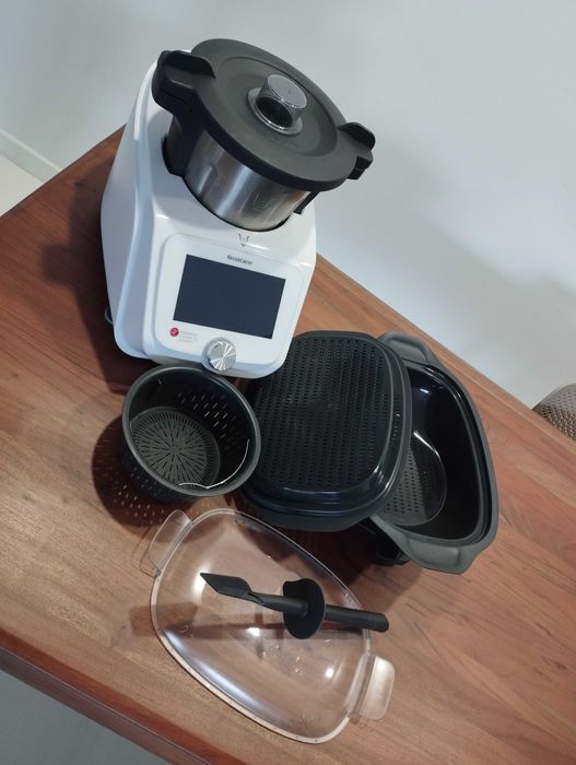 Monsieur Cuisine Connect em muito bom estado.