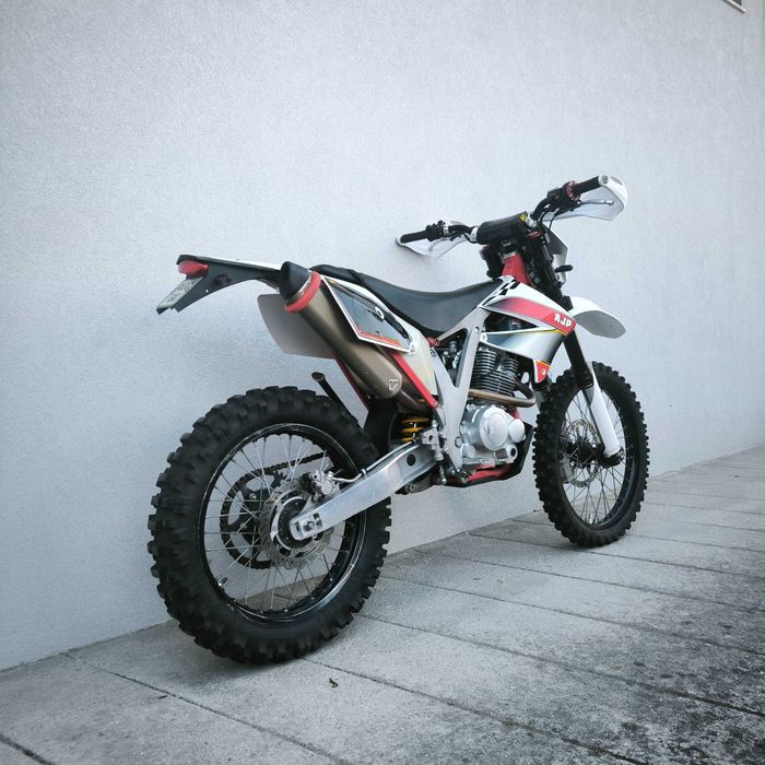 AJP PR4 Enduro 125cc (motor 240cc)
