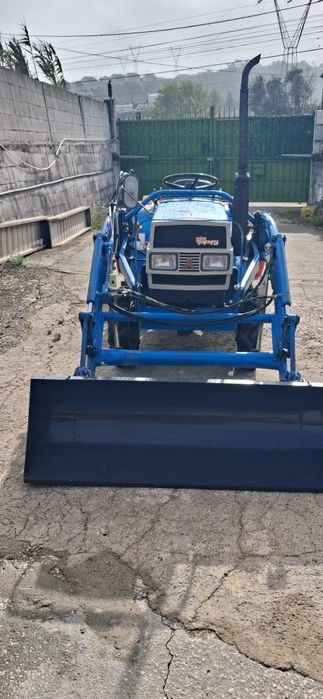 Tratror mitsubichi  my 1601 d com carregador frotal