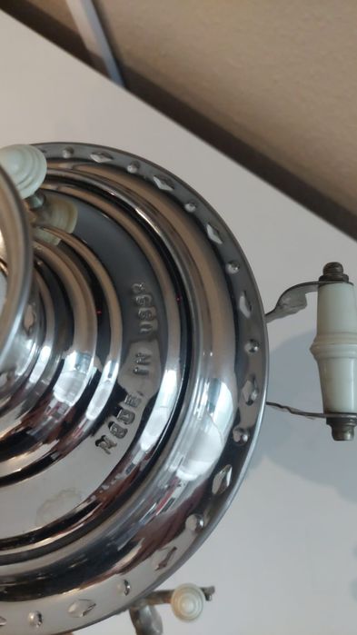 samowar elektryczny wykonany ze stali nierdzewnej