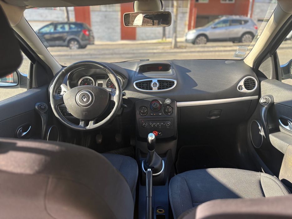 Renault Clio 1.2 Gasolina – Versão R-Clio – Económico e Fiável