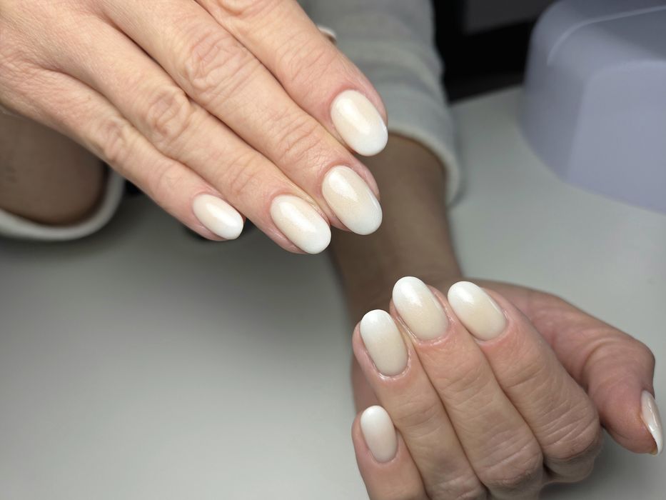 Manicure hybrydowy,  przedłużanie żelowe, stylizacja paznokci
