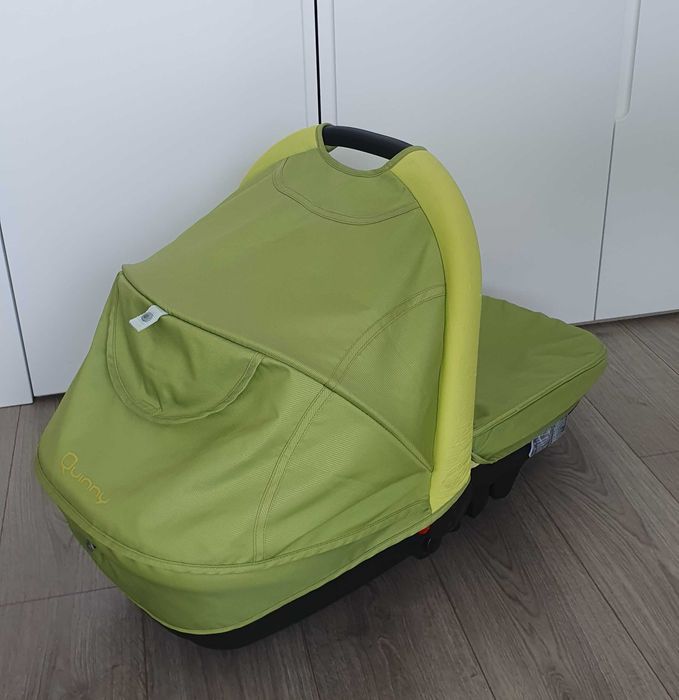 Alcofa marca Quinny de cor verde