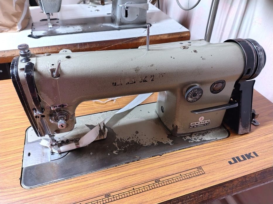 Maszyna do szycia Juka z lamownikiem