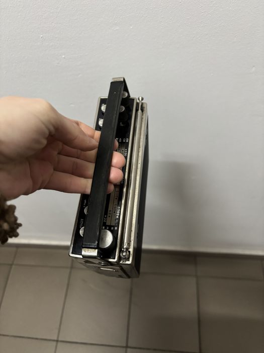 Советский портативный радиоприемник «Урал Авто-2».