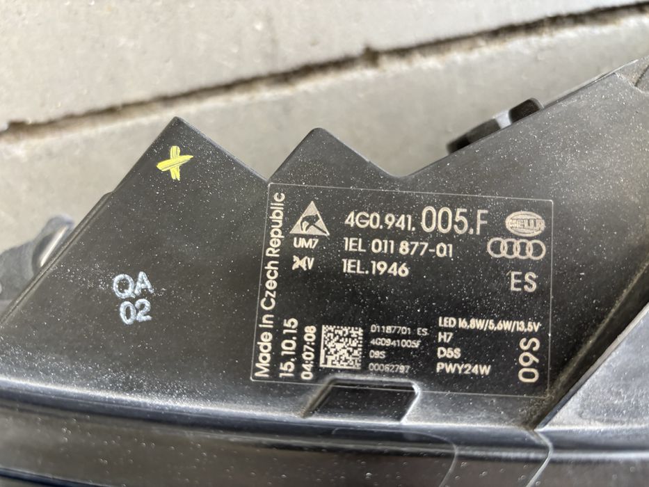 Ótica esquerda Audi A6