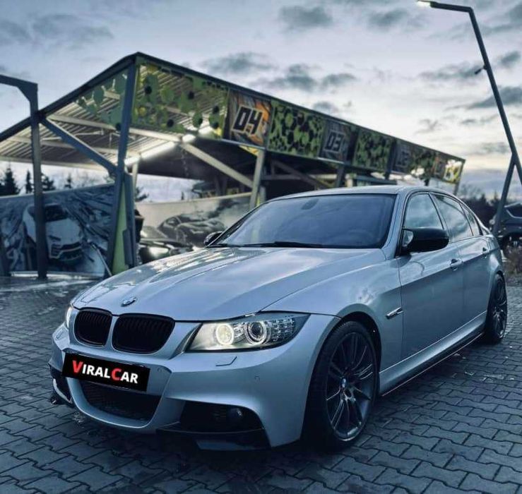 Dokładki listwy pod progi BMW E90 E91 CZARNY POŁYSK / CARBON