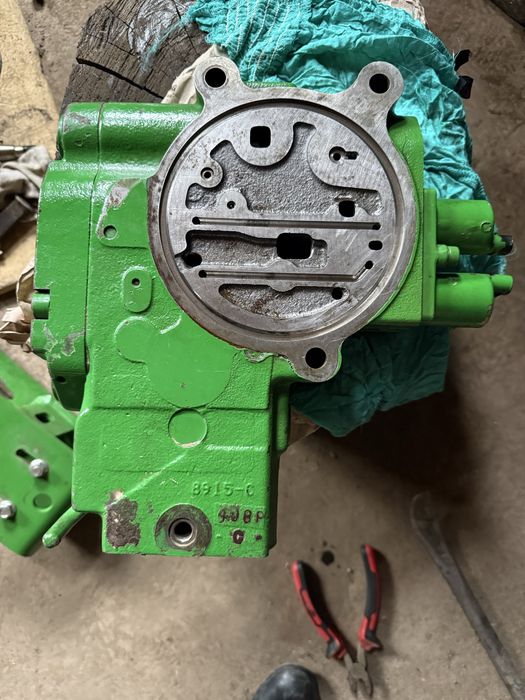John Deere розпридільник