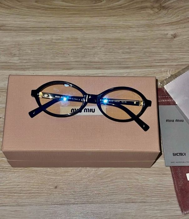 Okulary Miu Miu old money czarny