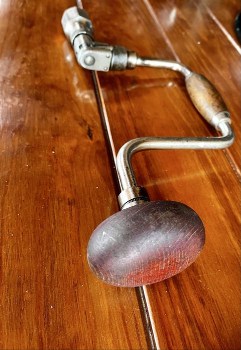 Antigo maquina de furar manual