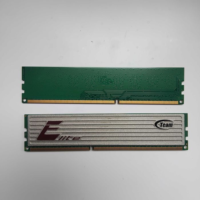 Оперативна пам'ять  DDR3 2Gb +2Gb 1333Mhz