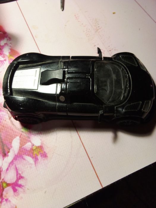 Моделька машины выполнена из дюрали