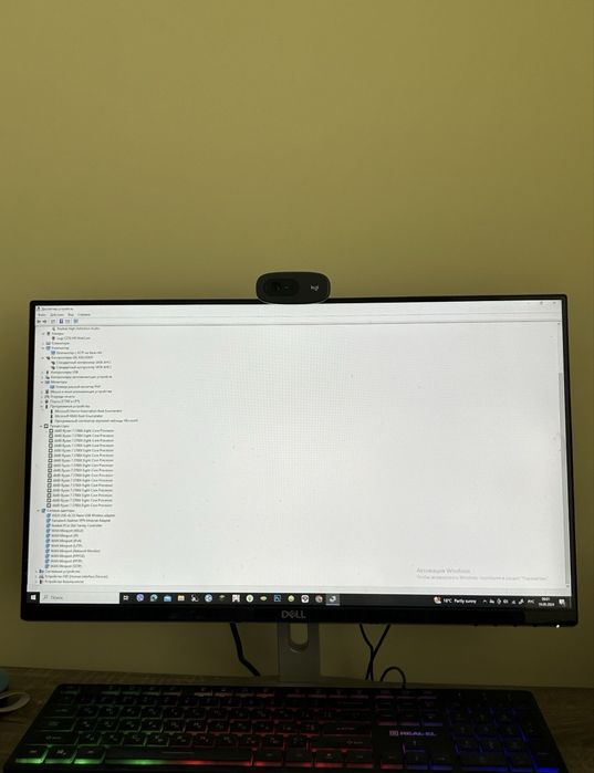 ПК вместе с монитором и клавиатурой