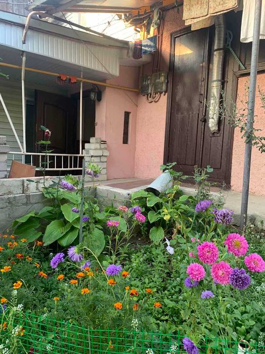 Продаж частини будинку з окремим подвір'ям  Польова