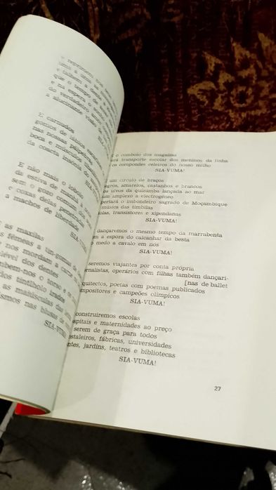 As Armas estão acesas nas nossas Mãos 1976