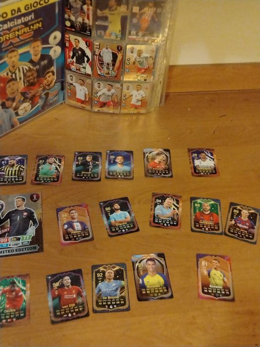 Sprzedam  karty piłkarskie.