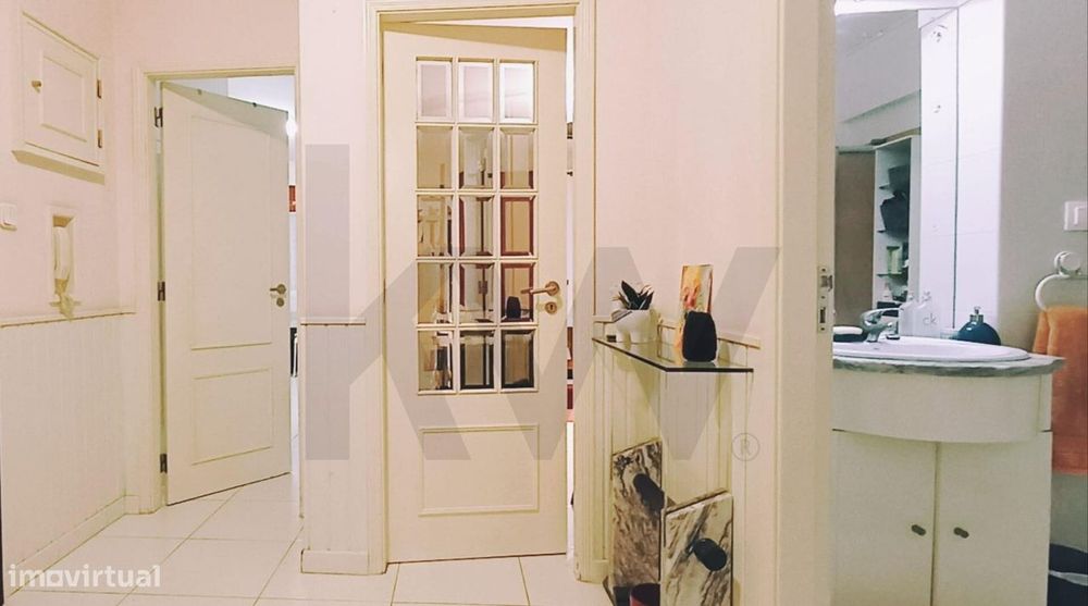 Apartamento T2 Mobilado nas Mercês | Luminosidade, Conforto e Localiza