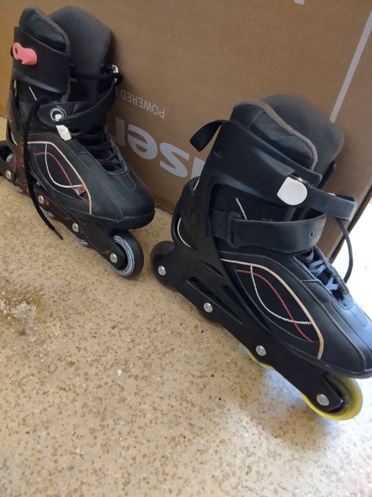 Patins em linha usado.
