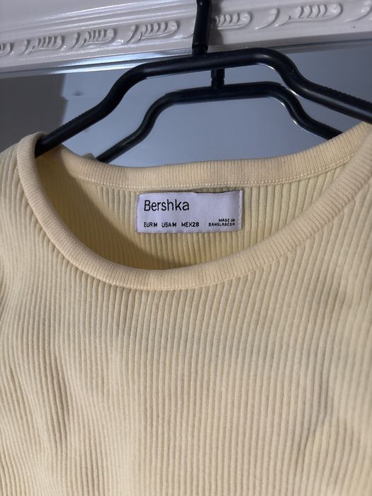 żółta koszulka z Bershki