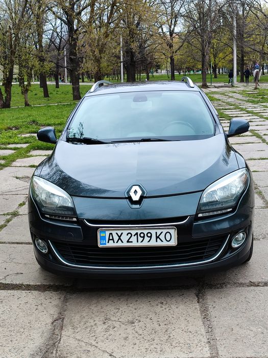 Продам семейный автомобиль меган3