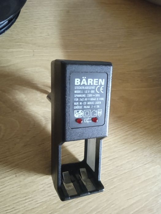 Зарядний пристрій для Li-ion 3.7V та АА/ААА 1.2V