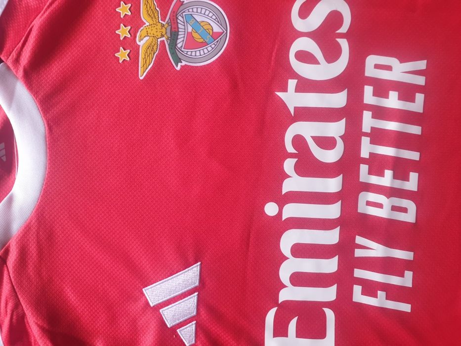 Camisola de futebol inspirada no Benfica M
