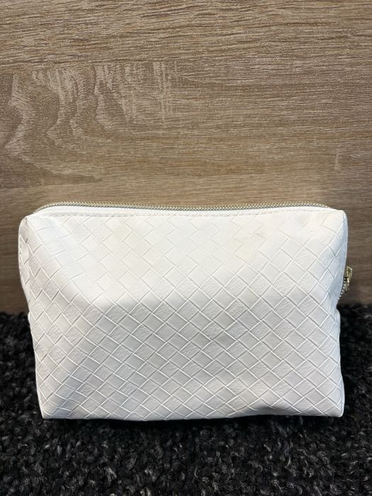 Mini zestaw Dove plus kosmetyczka